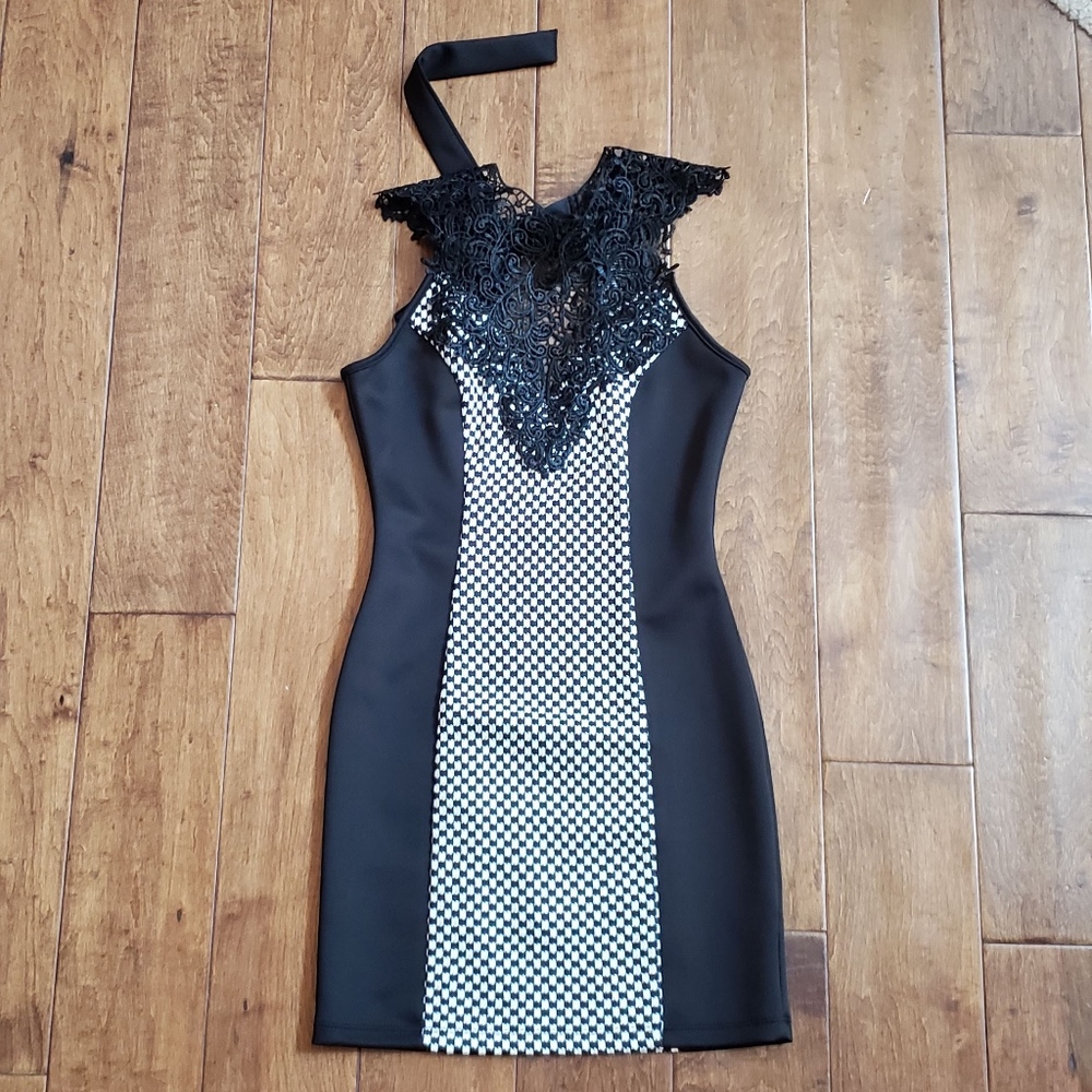 Windsor Tie Back Lace Detail Dress